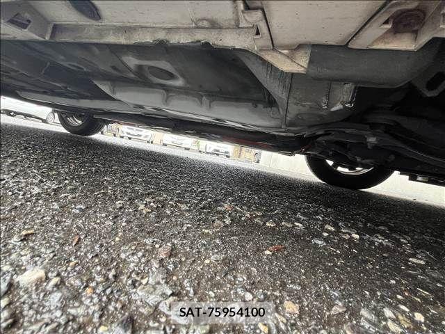 Toyota AQUA 2013-08 8779478-11