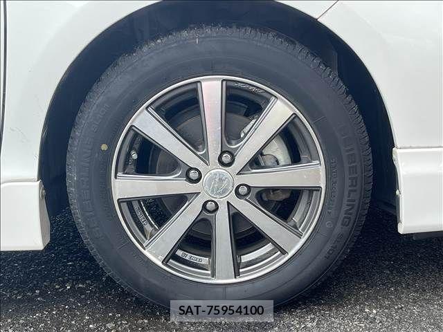 Toyota AQUA 2013-08 8779478-12