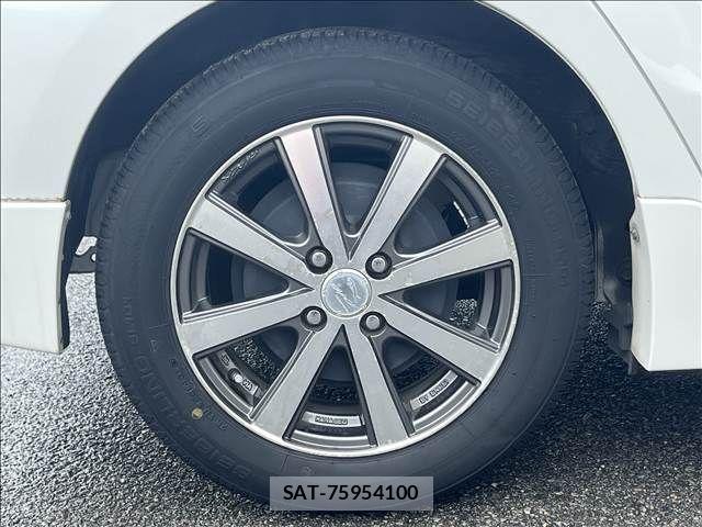 Toyota AQUA 2013-08 8779478-13