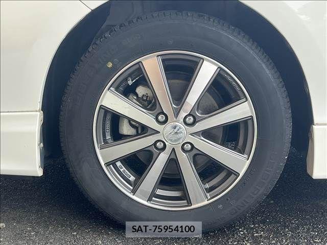 Toyota AQUA 2013-08 8779478-15
