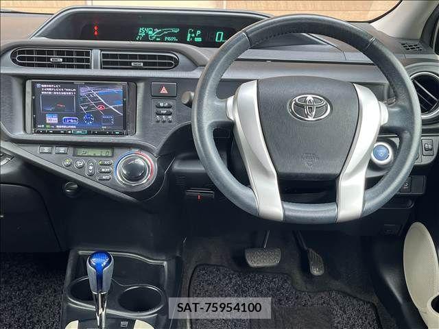Toyota AQUA 2013-08 8779478-16