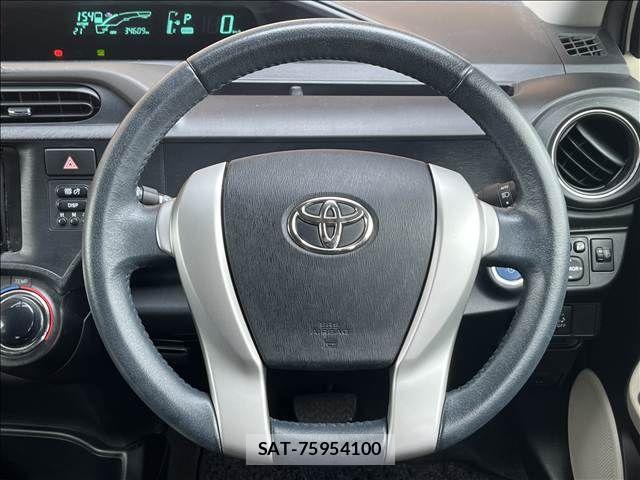 Toyota AQUA 2013-08 8779478-17