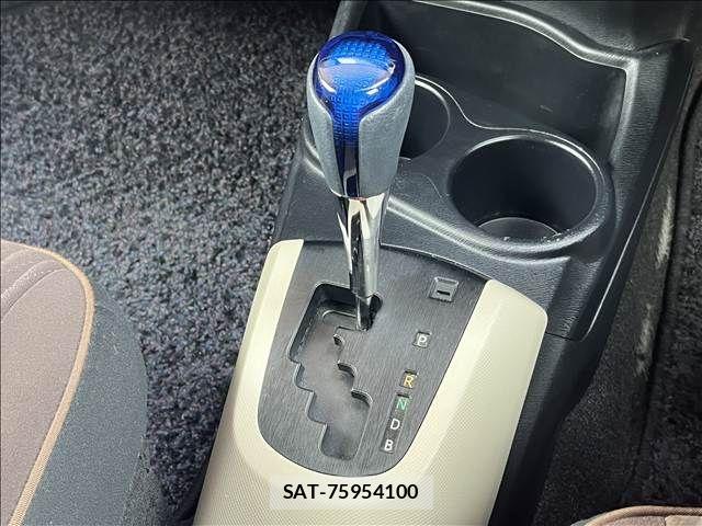 Toyota AQUA 2013-08 8779478-21