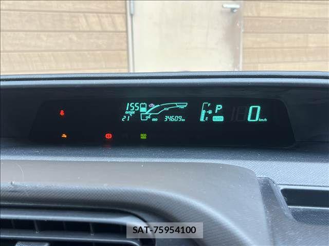 Toyota AQUA 2013-08 8779478-23