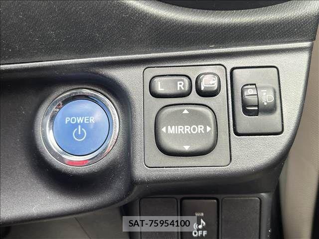 Toyota AQUA 2013-08 8779478-24