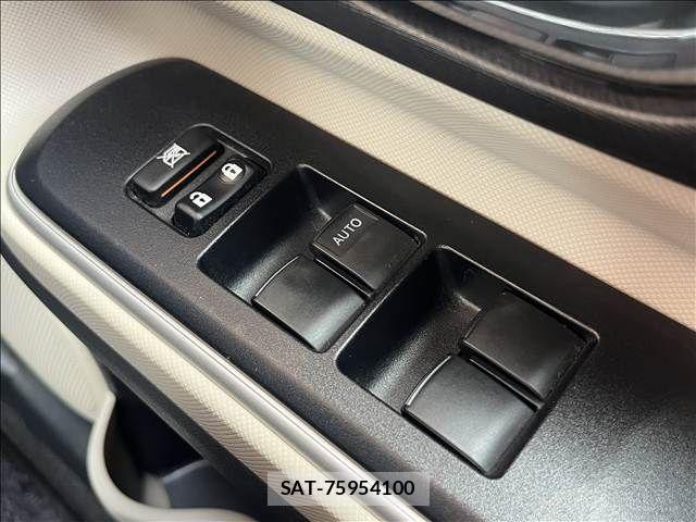 Toyota AQUA 2013-08 8779478-25
