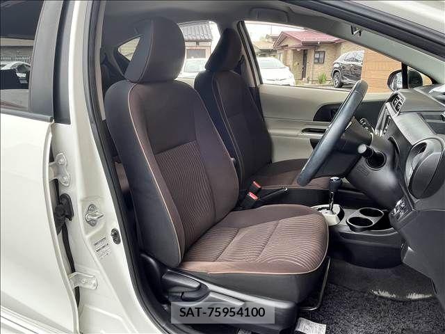 Toyota AQUA 2013-08 8779478-26