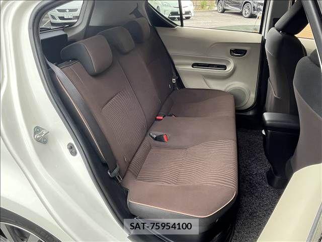 Toyota AQUA 2013-08 8779478-27