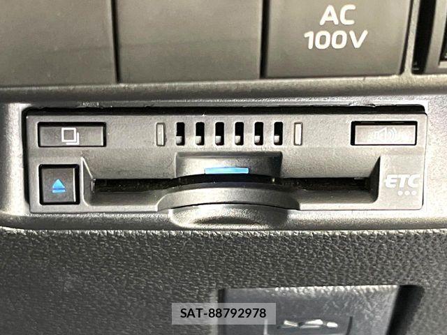 Toyota AQUA 2023-02 8779457-4