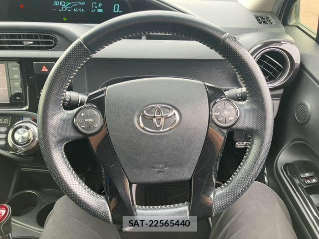 Toyota AQUA 2014-10 8779462-9