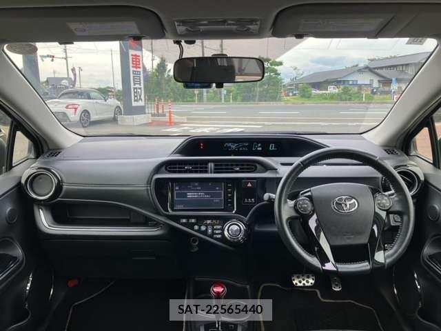 Toyota AQUA 2014-10 8779462-10