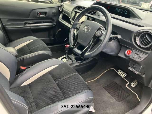 Toyota AQUA 2014-10 8779462-11