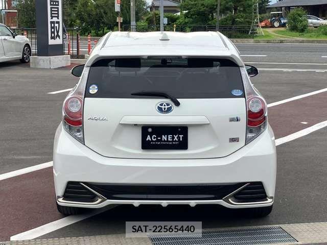 Toyota AQUA 2014-10 8779462-15