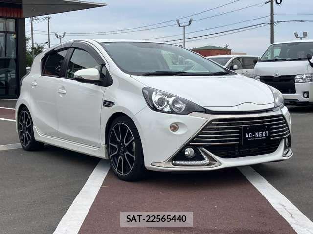 Toyota AQUA 2014-10 8779462-16