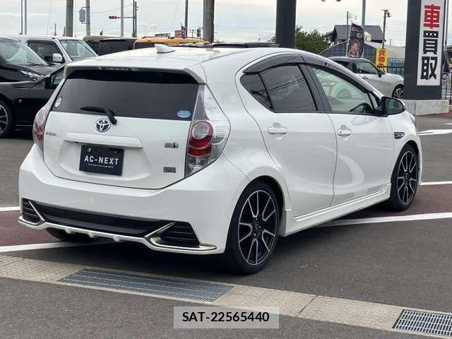 Toyota AQUA 2014-10 8779462-18
