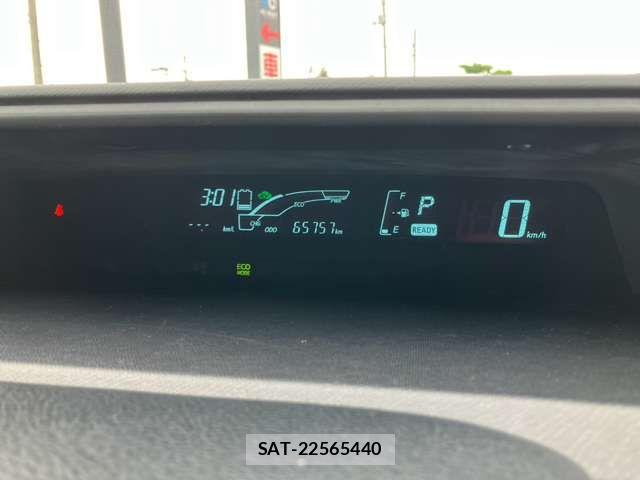 Toyota AQUA 2014-10 8779462-8
