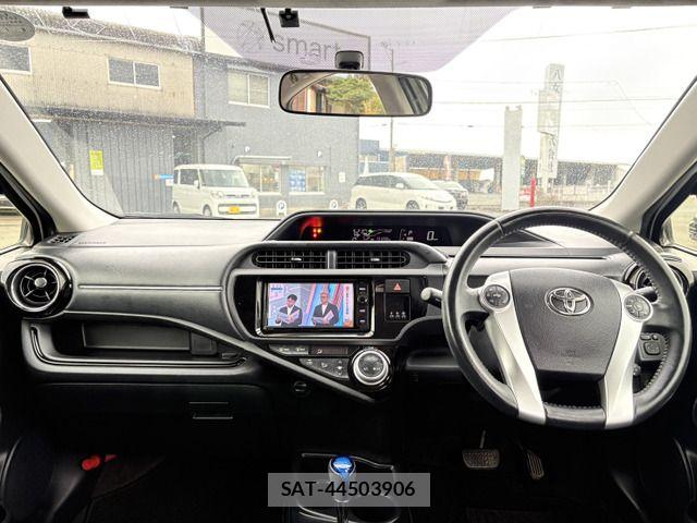 Toyota AQUA 2015-01 8779495-9