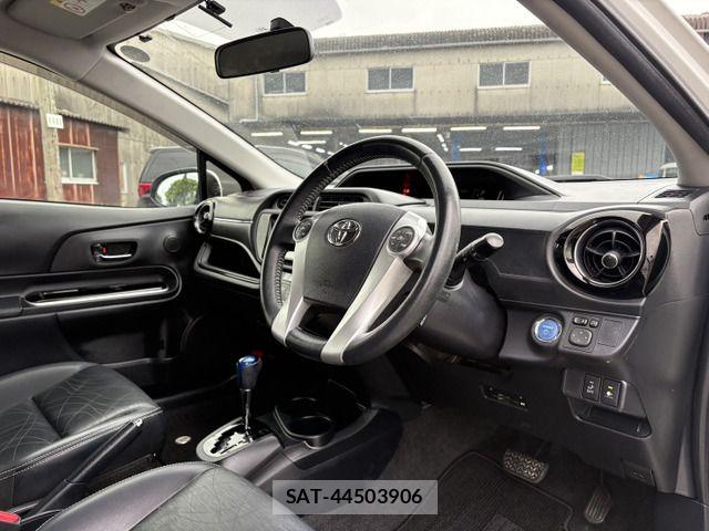 Toyota AQUA 2015-01 8779495-10