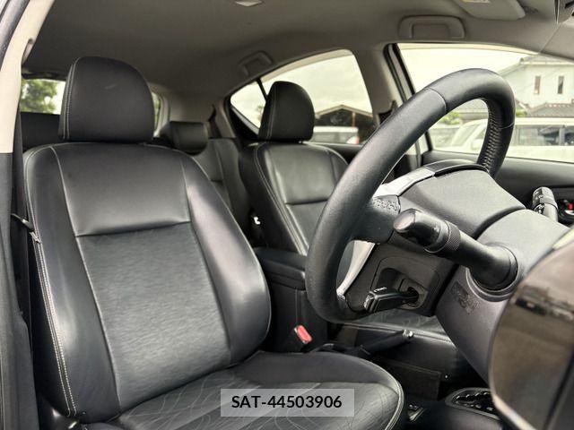 Toyota AQUA 2015-01 8779495-11