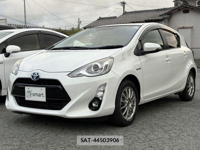 Toyota AQUA 2015-01 8779495-3