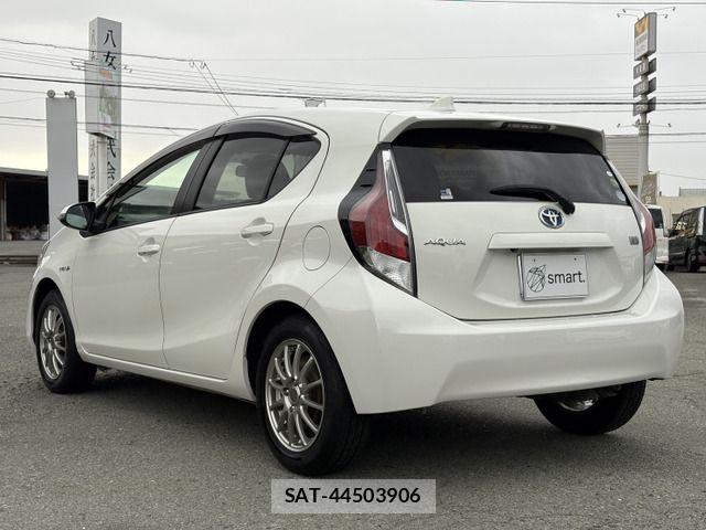 Toyota AQUA 2015-01 8779495-6
