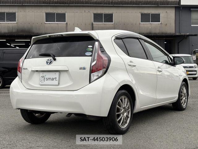 Toyota AQUA 2015-01 8779495-8
