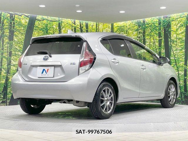 Toyota AQUA 2016-01 8779479-17