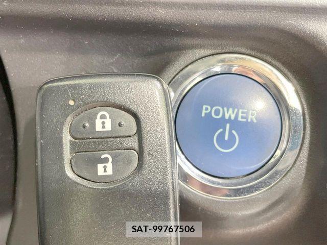 Toyota AQUA 2016-01 8779479-5