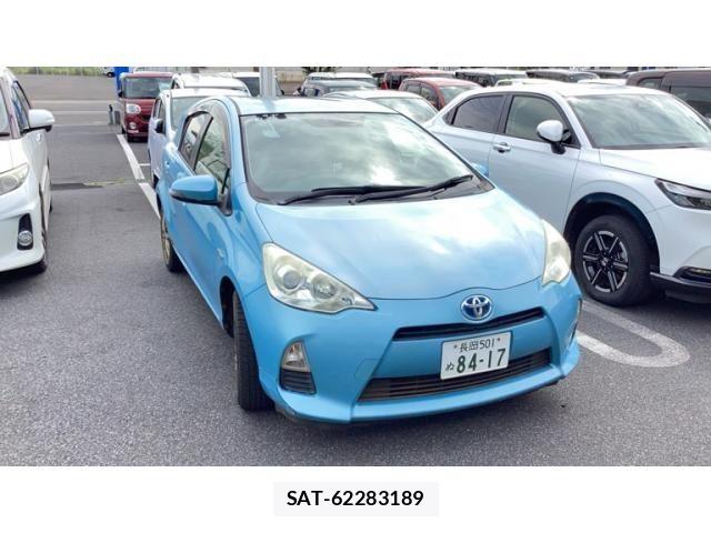 Toyota AQUA 2014-08 8779503-0