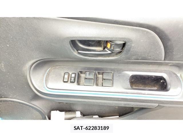 Toyota AQUA 2014-08 8779503-10