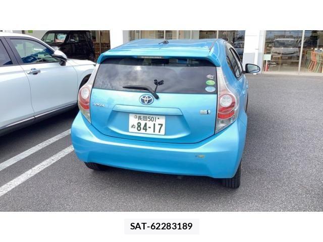 Toyota AQUA 2014-08 8779503-1