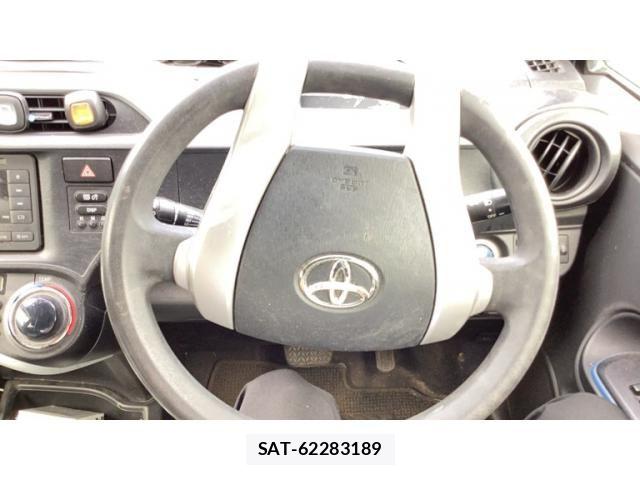 Toyota AQUA 2014-08 8779503-19