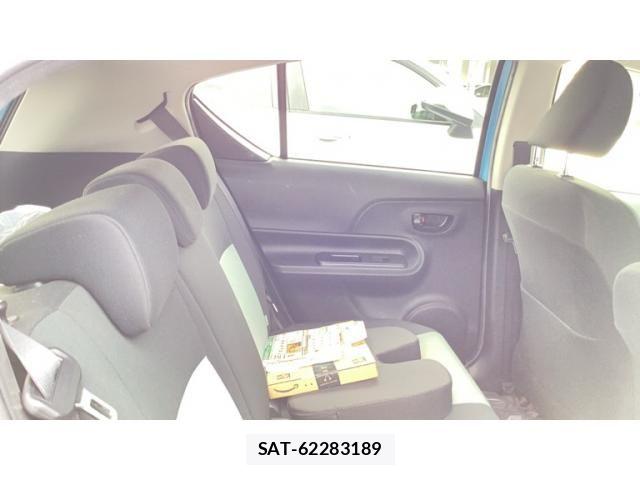 Toyota AQUA 2014-08 8779503-5