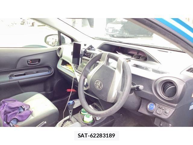 Toyota AQUA 2014-08 8779503-7