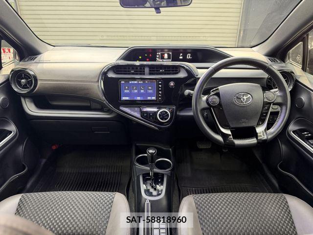 Toyota AQUA 2019-04 8779461-5