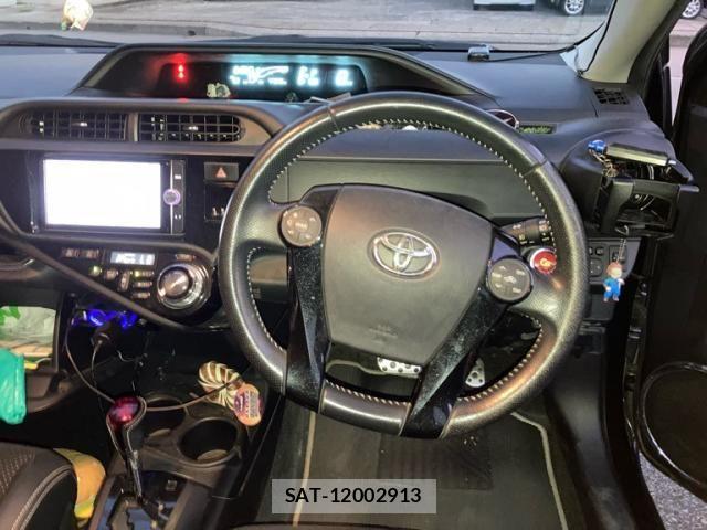 Toyota AQUA 2014-08 8779475-11