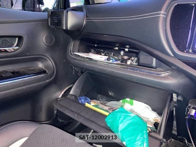 Toyota AQUA 2014-08 8779475-22