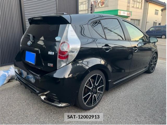 Toyota AQUA 2014-08 8779475-3