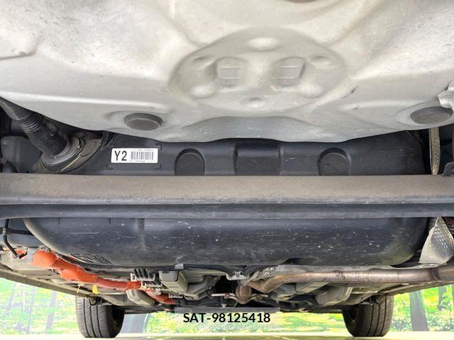 Toyota AQUA 2018-09 8779464-18