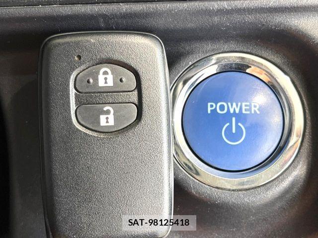Toyota AQUA 2018-09 8779464-6