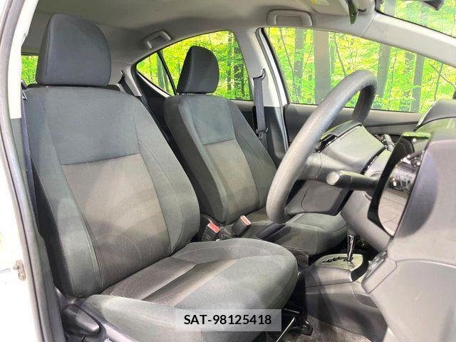 Toyota AQUA 2018-09 8779464-7
