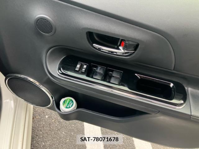 Toyota AQUA 2018-07 8779490-12