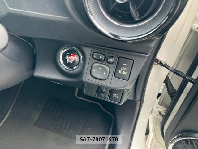 Toyota AQUA 2018-07 8779490-13