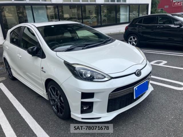 Toyota AQUA 2018-07 8779490-1
