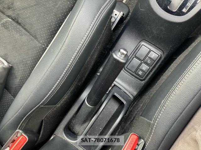 Toyota AQUA 2018-07 8779490-21