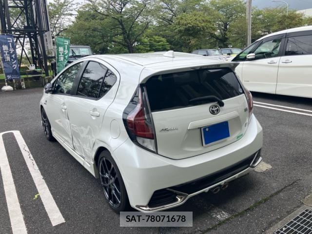 Toyota AQUA 2018-07 8779490-2