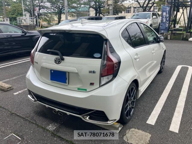 Toyota AQUA 2018-07 8779490-3