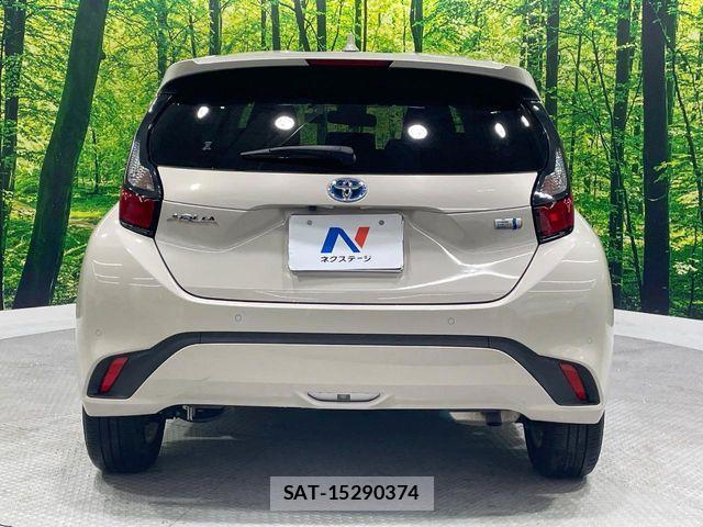 Toyota AQUA 2021-11 8779459-15