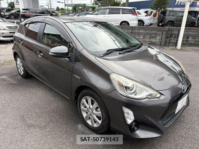 Toyota AQUA 2015-06 8779492-14