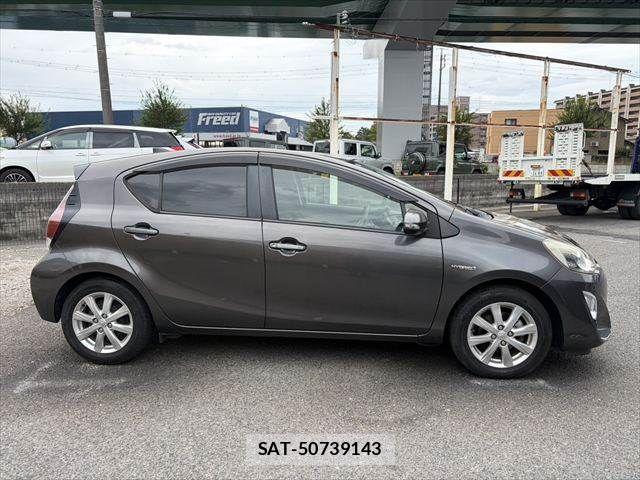 Toyota AQUA 2015-06 8779492-15